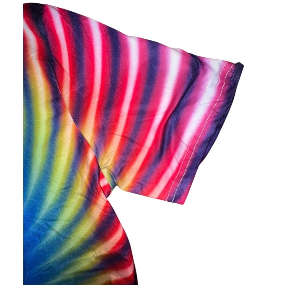 Colorful T-shirt Optical Illusion Print - Picture 2 of 4